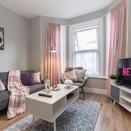 3-Bedroom House L Fast Wi-Fi L Garden L Newly Decorated L Close To Shops And Restaurants Bournemouth Exterior photo