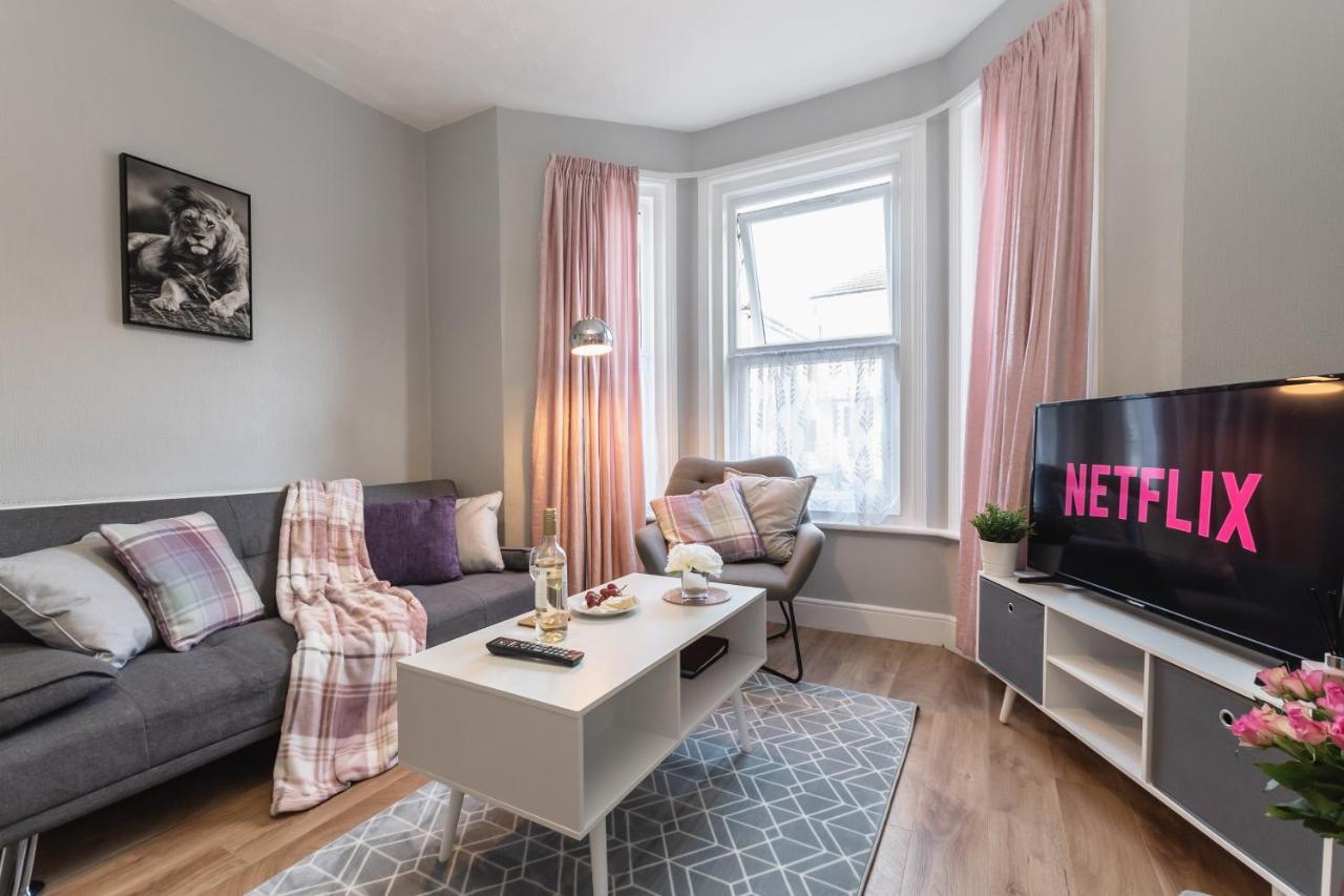 3-Bedroom House L Fast Wi-Fi L Garden L Newly Decorated L Close To Shops And Restaurants Bournemouth Exterior photo