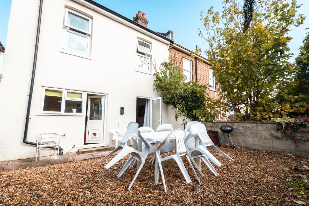 3-Bedroom House L Fast Wi-Fi L Garden L Newly Decorated L Close To Shops And Restaurants Bournemouth Exterior photo