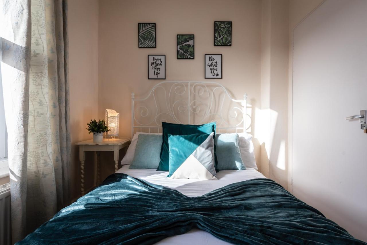 3-Bedroom House L Fast Wi-Fi L Garden L Newly Decorated L Close To Shops And Restaurants Bournemouth Exterior photo