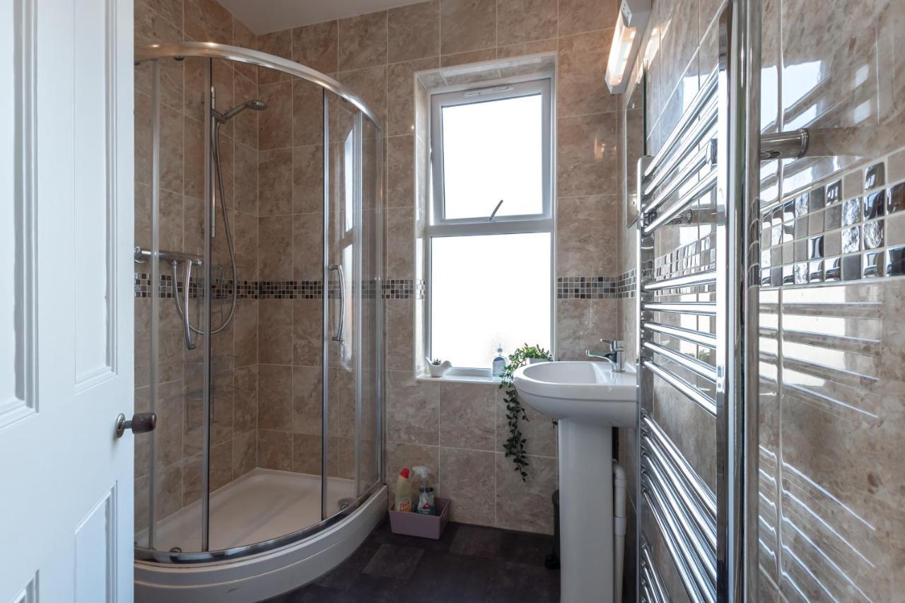 3-Bedroom House L Fast Wi-Fi L Garden L Newly Decorated L Close To Shops And Restaurants Bournemouth Exterior photo