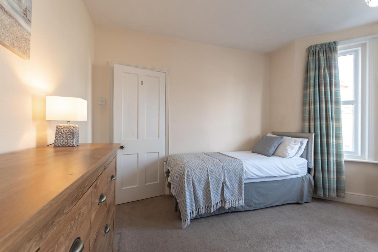 3-Bedroom House L Fast Wi-Fi L Garden L Newly Decorated L Close To Shops And Restaurants Bournemouth Exterior photo